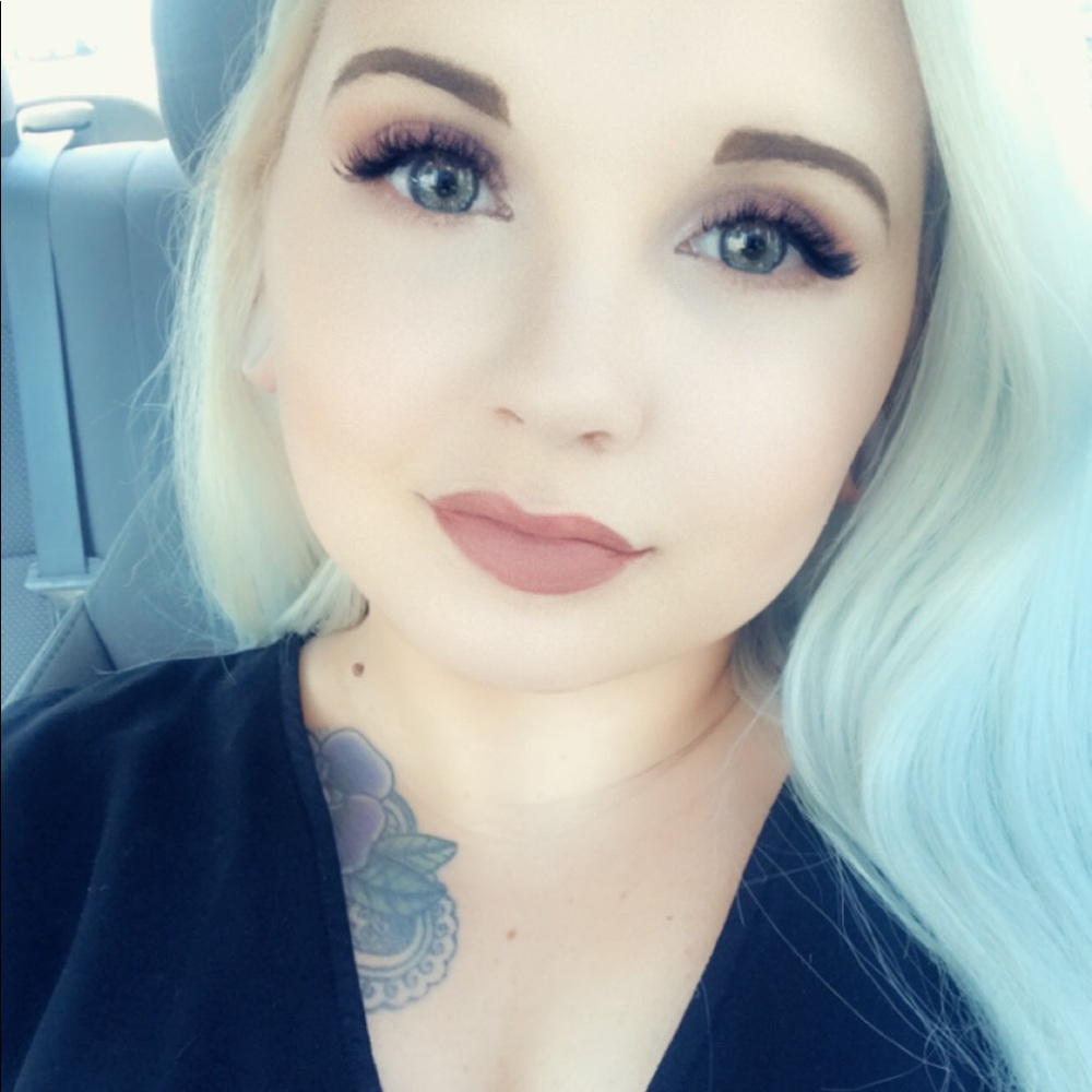 Meet your Posher, Alicia